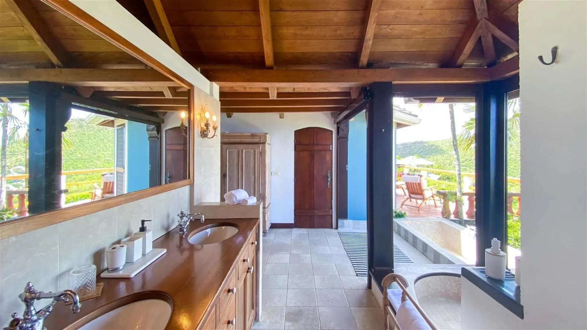 Luxurious Oceanfront Villa in St Barths Quartier de Lorient